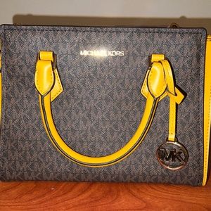 Micheal Kors Purse